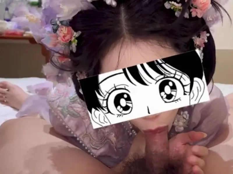 Gái xinh trong bộ đồ tiểu thư liếm chim cực đã